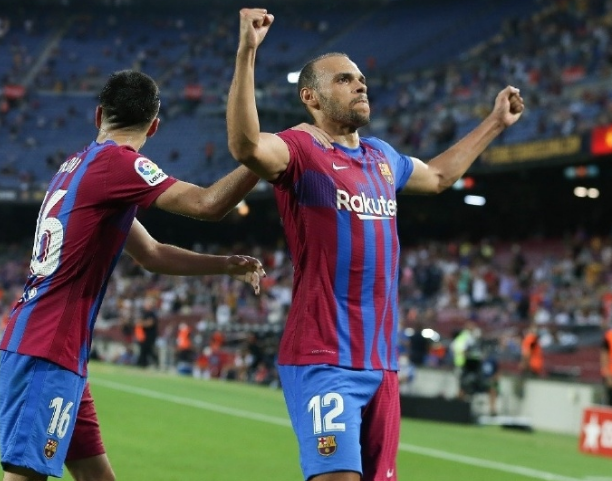 法国碾压马德里竞技,皮克高光表现 法国碾压马德里竞技,皮克高光表现