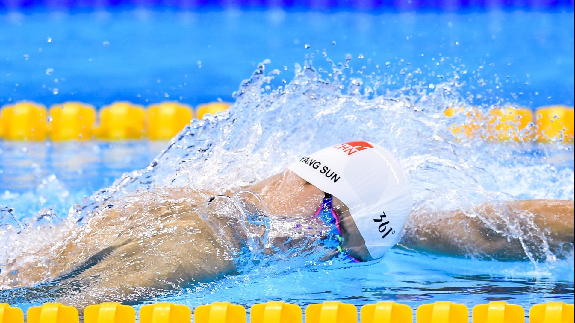 当孤星接管与团队洪流碰撞，同一夜的两种胜利叙事