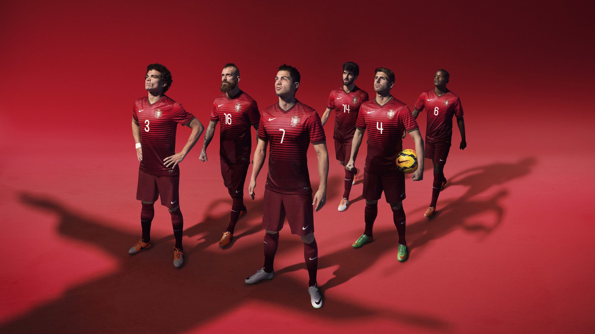 当F1引擎在午夜嘶吼，字母哥在另一个赛场跑出完美圈速